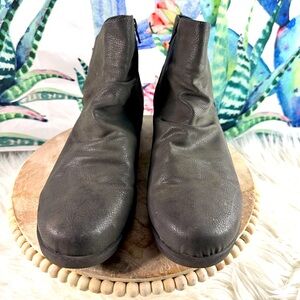 CLIFF’S BY WHITE MOUNTAIN CHELSEA BOOT